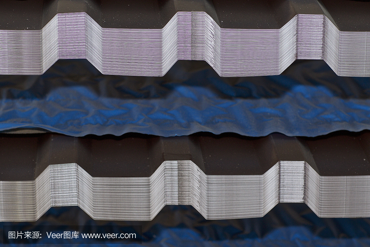 金属产品仓库中包装的带聚合物涂层的压型镀锌板